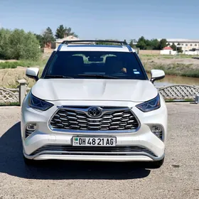 Toyota Highlander 2021