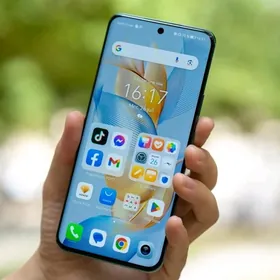 HONOR 90