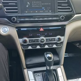 Hyundai Elantra 2020