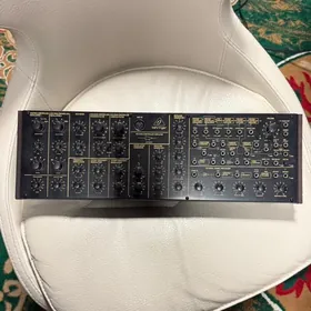 BEHRINGER K2 SYNTHESIZER
