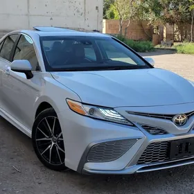 Toyota Camry 2021