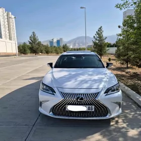 Lexus ES 2019
