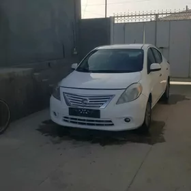 Nissan Versa 2012