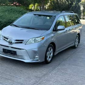 Toyota Sienna 2018