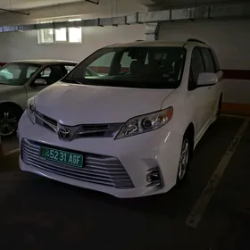 Toyota Sienna 2018