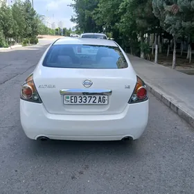 Nissan Altima 2011