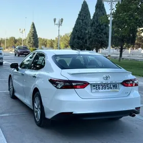 Toyota Camry 2021