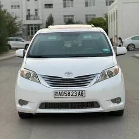 Toyota Sienna 2012