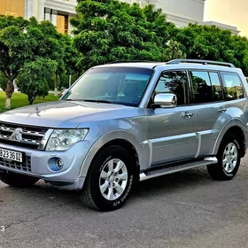 Mitsubishi Pajero 2013
