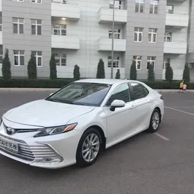 Toyota Camry 2021