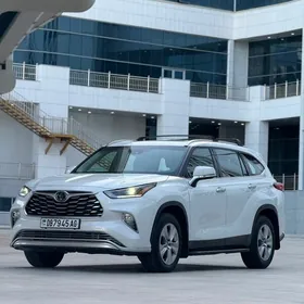 Toyota Highlander 2021