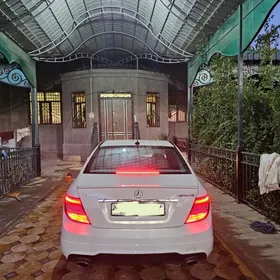 Mercedes-Benz C300 2012