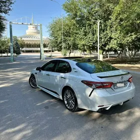 Toyota Camry 2020