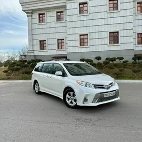 Toyota Sienna 2019