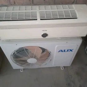 AUX