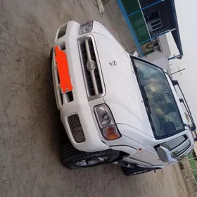 Nissan Pathfinder 2001