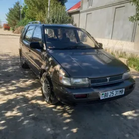 Mitsubishi Chariot 1994