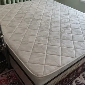 Спальны кровать