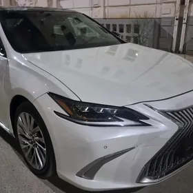 Lexus ES 350 2019