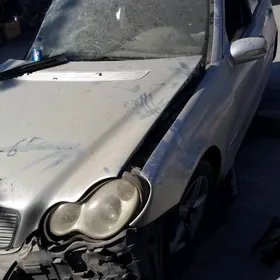 Mercedes-Benz C320 2002