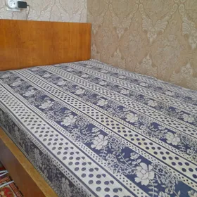 кровать