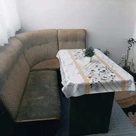 Диван со столом