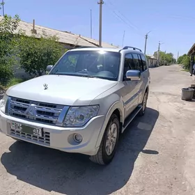 Mitsubishi Pajero 2013