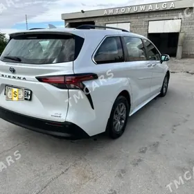 Toyota Sienna 2021