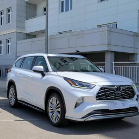 Toyota Highlander 2021
