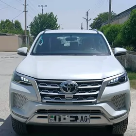 Toyota Fortuner 2024