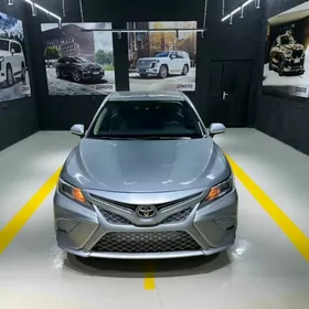 Toyota Camry 2018