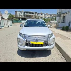 Mitsubishi Pajero 2020