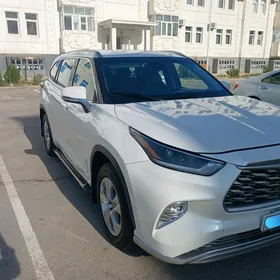 Toyota Highlander 2021