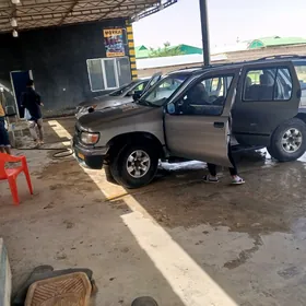 Nissan Pathfinder 1998