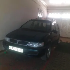 Mitsubishi Chariot 1995