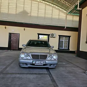 Mercedes-Benz E320 2001