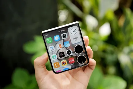 Xiaomi выпустила новую раскладушку Mix Flip 2 вместе с карманным фотопринтером