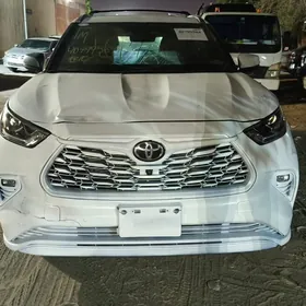 Toyota Highlander 2021