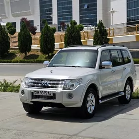 Mitsubishi Pajero 2009