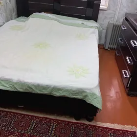 кровать