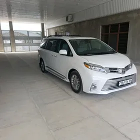 Toyota Sienna 2019