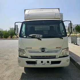 Toyota Hino 2015