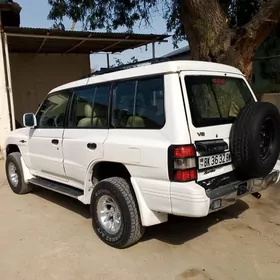 Mitsubishi Montero 1998