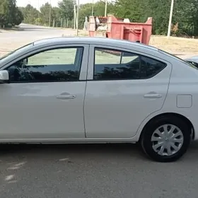 Nissan Versa 2013