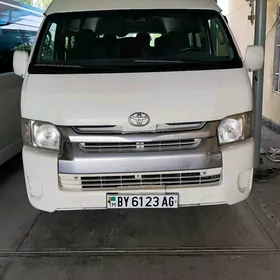 Toyota Hiace 2015