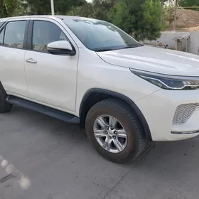 Toyota Fortuner 2022