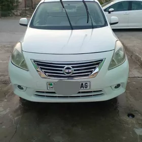 Nissan Versa 2012
