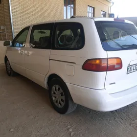 Toyota Sienna 1999
