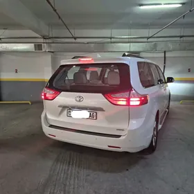 Toyota Sienna 2018