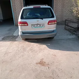 Toyota Sienna 1999